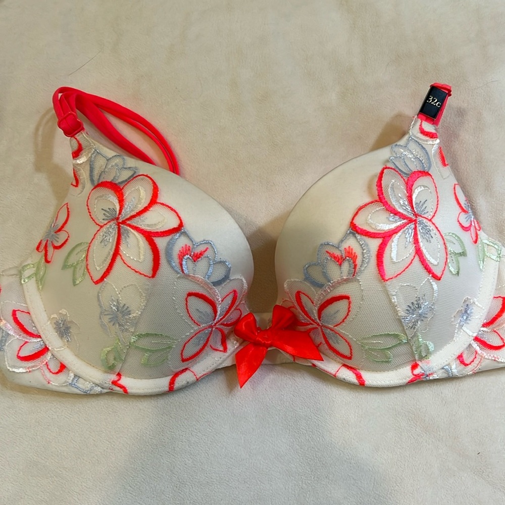 NWT Victoria’s Secret bra!